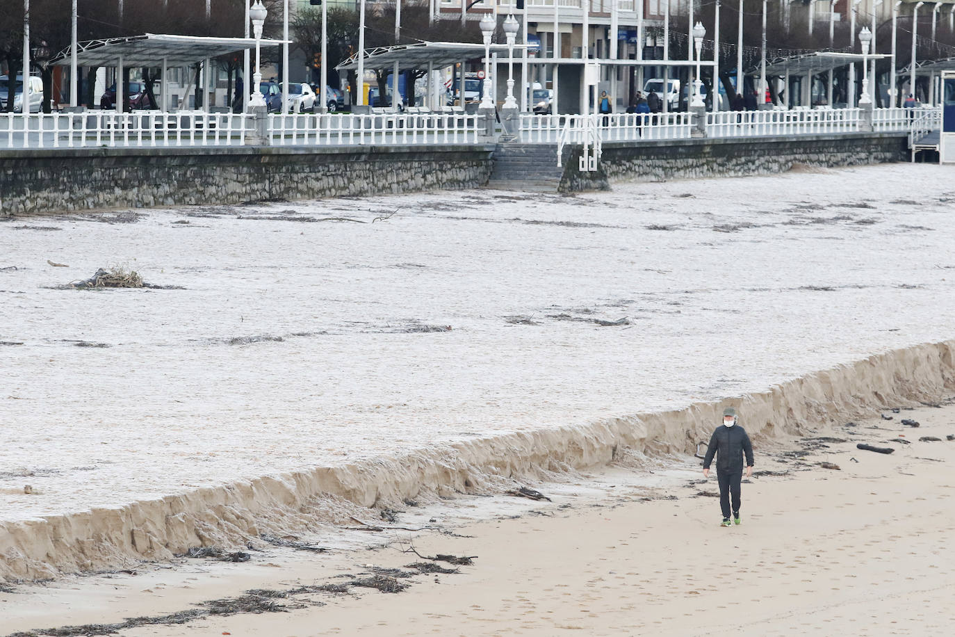 El Principado continúa registrando temperaturas bajo cero y buena parte de la región se encuentra en alerta amarilla por el frío. Además, la Agencia Estatal de Meteorología (Aemet) prevé importantes nevadas y fenómenos costeros adversos de cara al fin de semana 