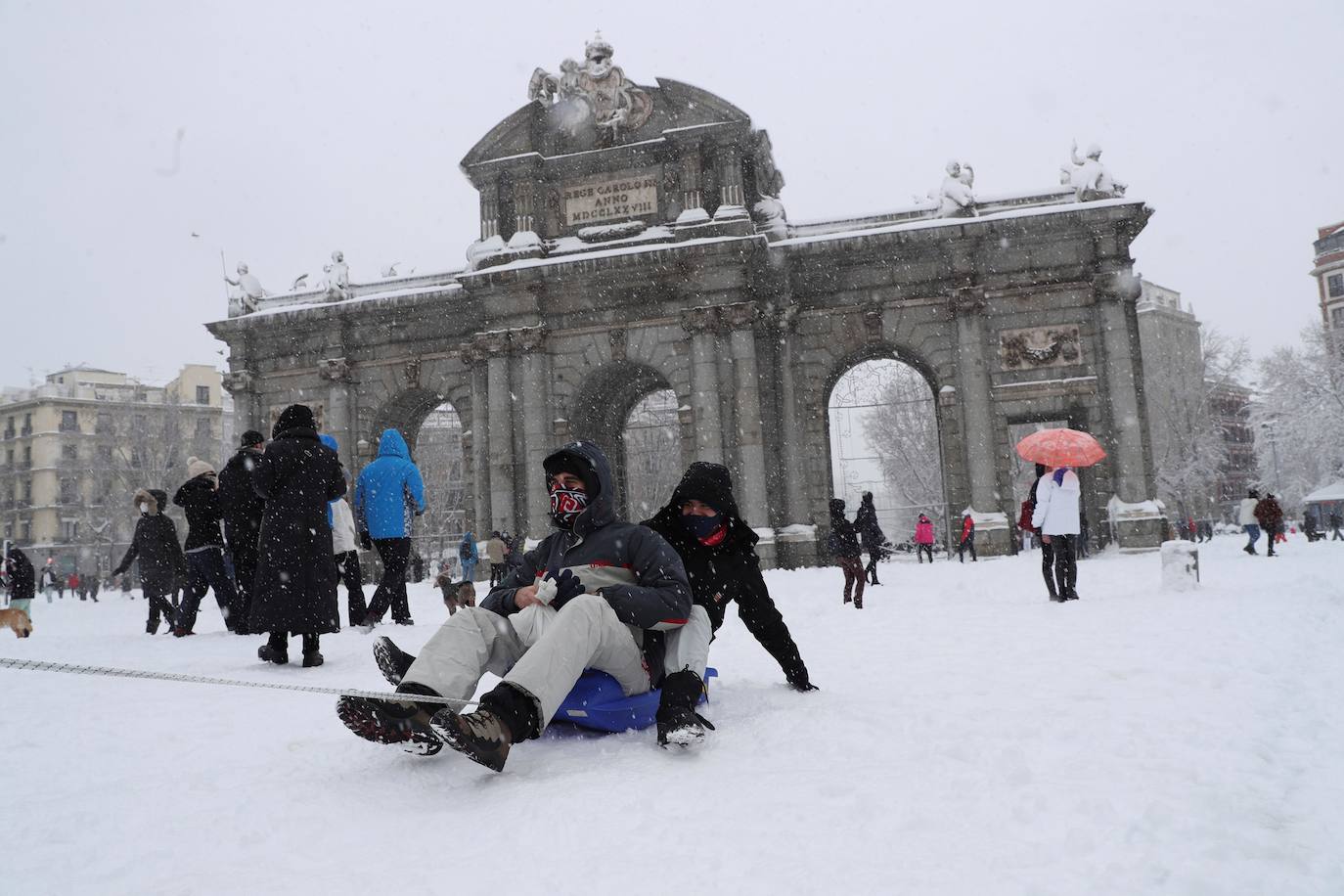 El temporal está dejando impresionantes nevadas en todo el país, desde Asturias a Murcia, pasando por Madrid o Valencia. 