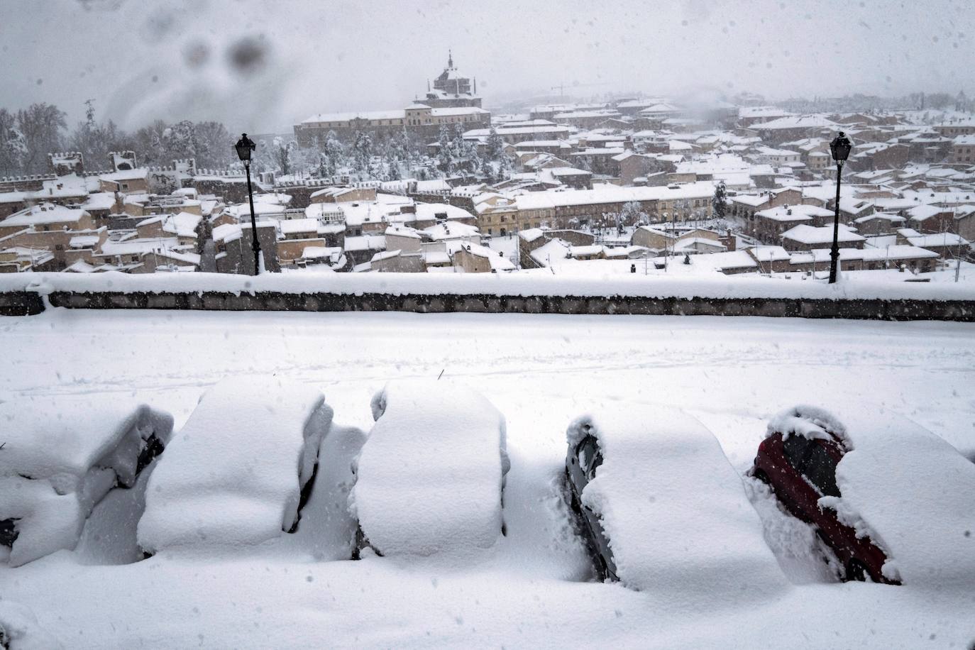 El temporal está dejando impresionantes nevadas en todo el país, desde Asturias a Murcia, pasando por Madrid o Valencia. 