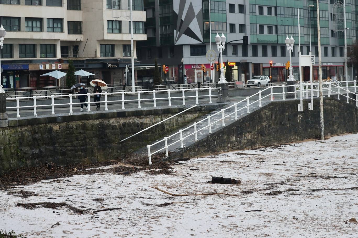 La borrasca deja nevadas y mucho frío en la región, que permanecerá en alerta todo el fin de semana.