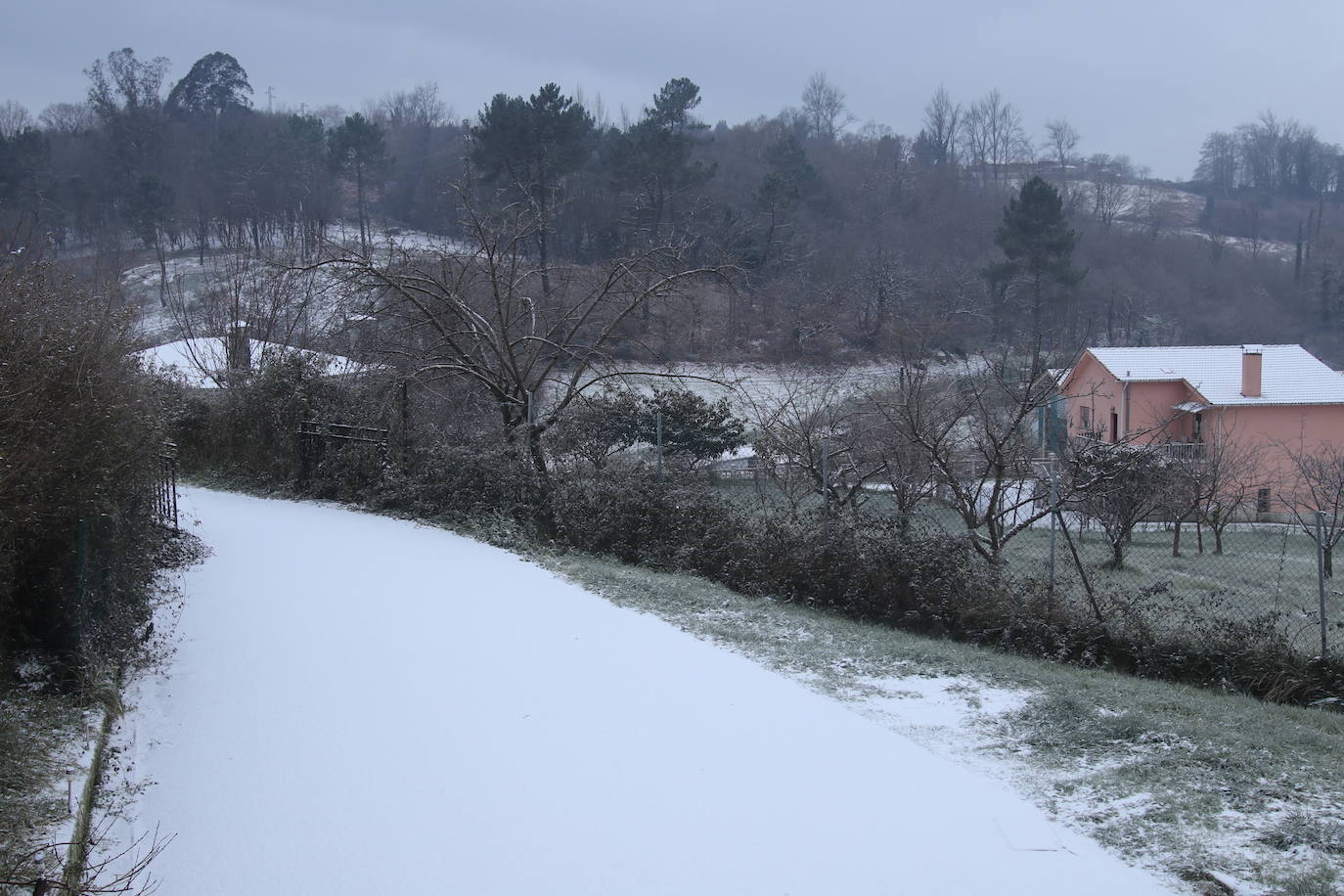 La borrasca deja nevadas y mucho frío en la región, que permanecerá en alerta todo el fin de semana.