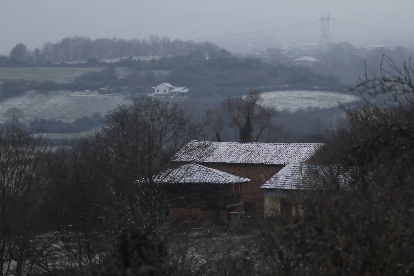 La borrasca deja nevadas y mucho frío en la región, que permanecerá en alerta todo el fin de semana.