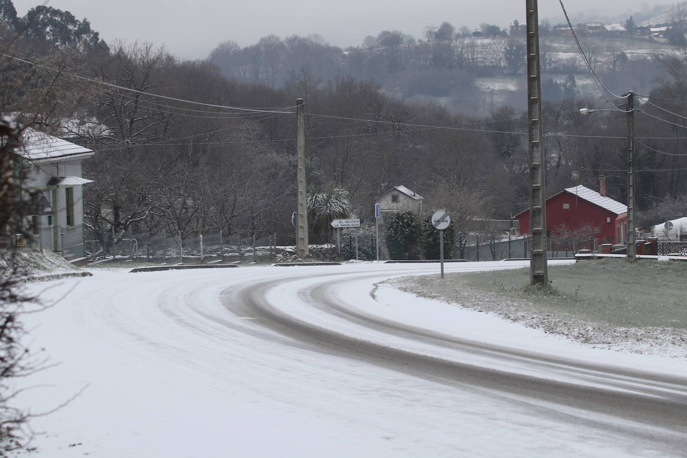 La borrasca deja nevadas y mucho frío en la región, que permanecerá en alerta todo el fin de semana.