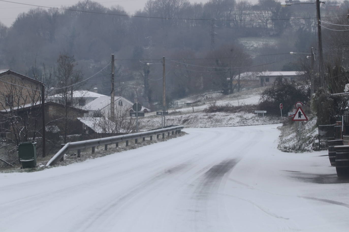 La borrasca deja nevadas y mucho frío en la región, que permanecerá en alerta todo el fin de semana.