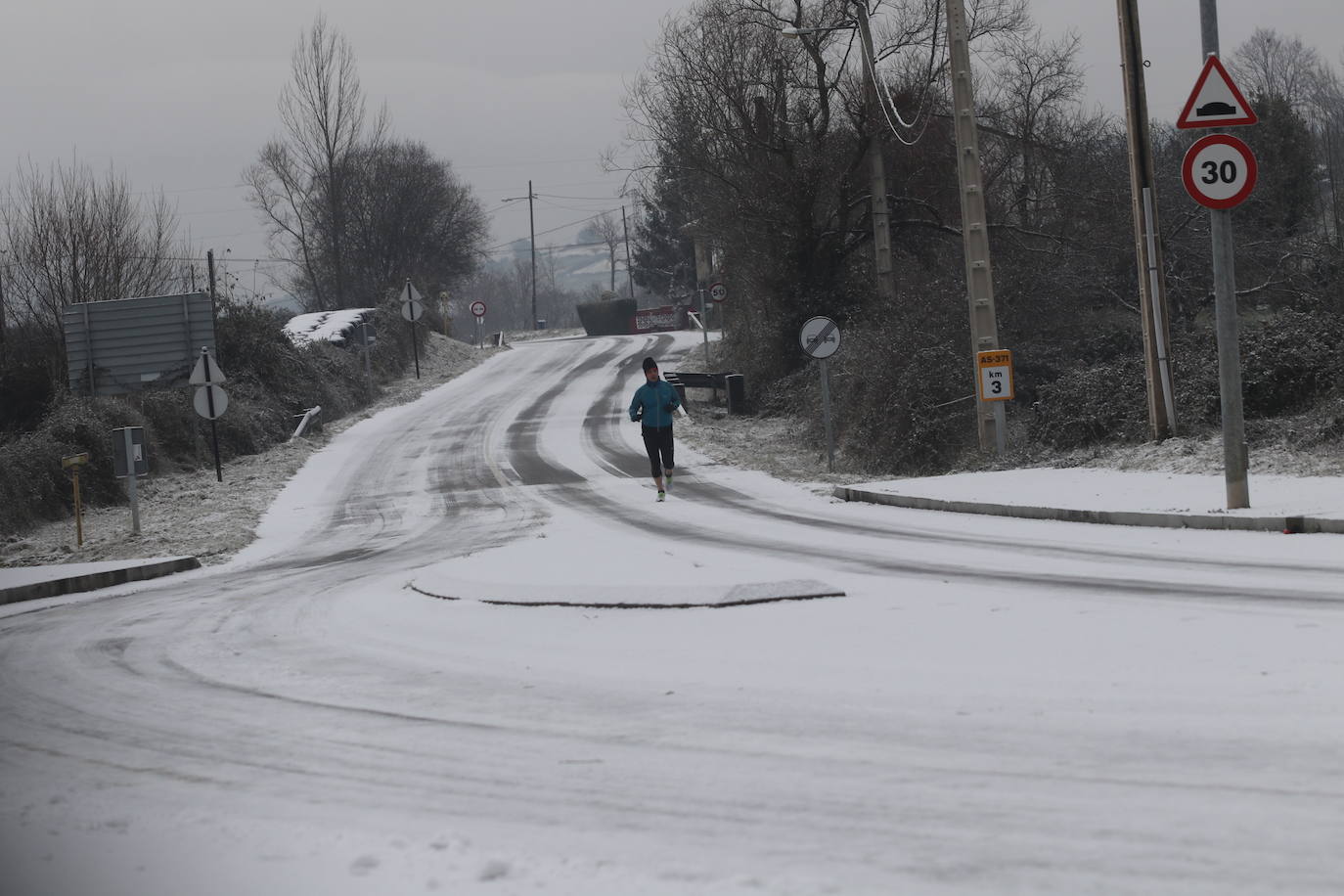 La borrasca deja nevadas y mucho frío en la región, que permanecerá en alerta todo el fin de semana.