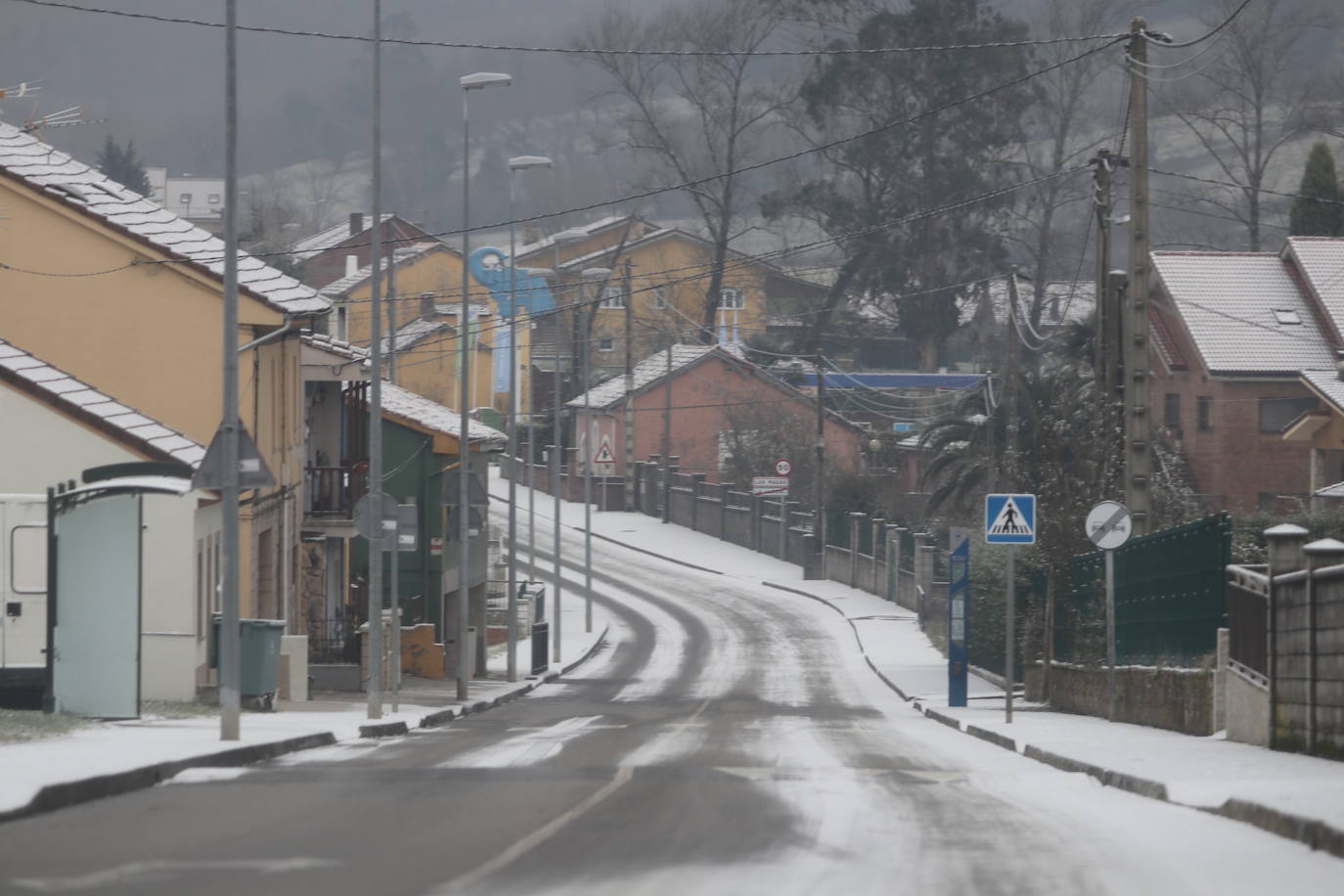 La borrasca deja nevadas y mucho frío en la región, que permanecerá en alerta todo el fin de semana.