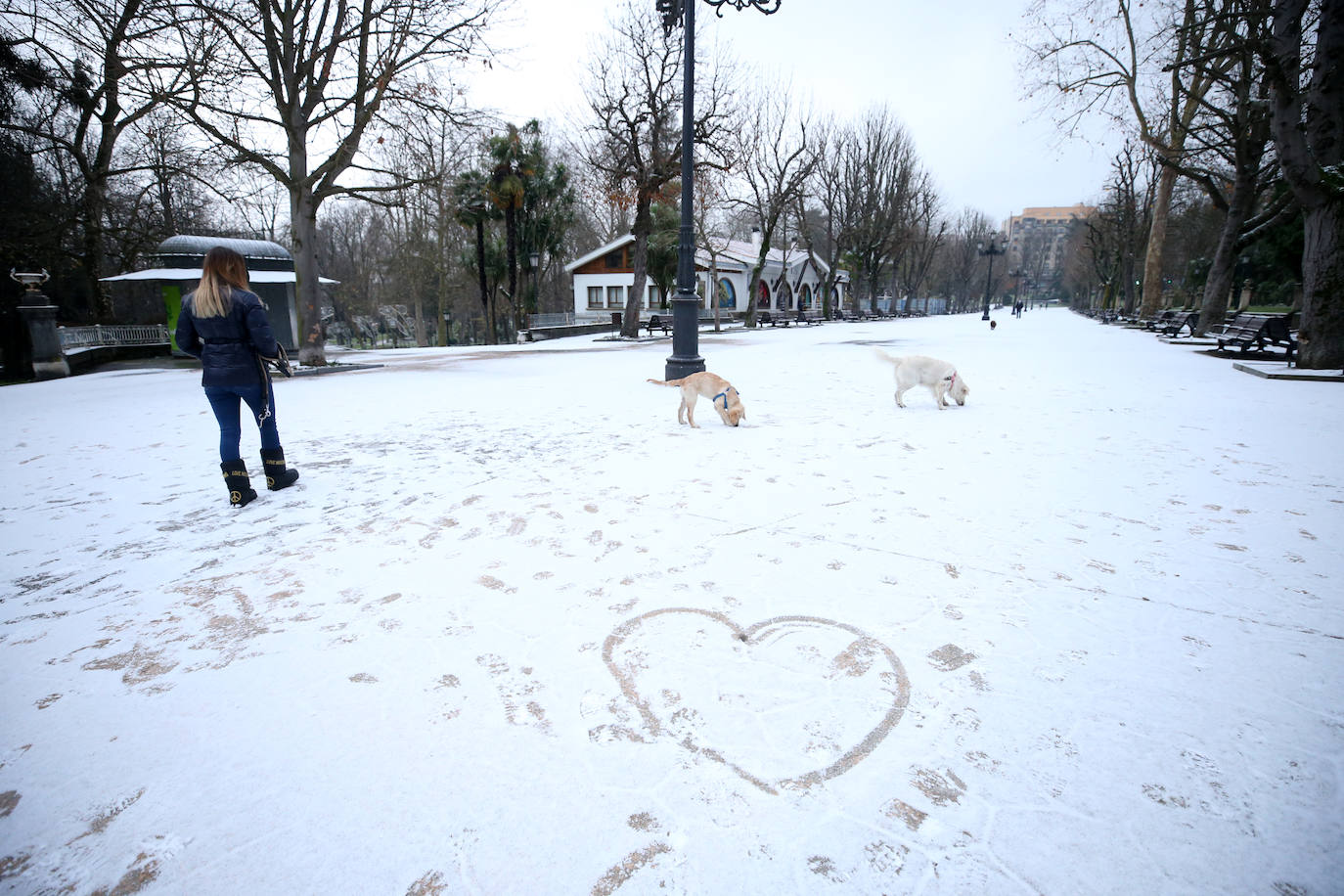 La borrasca deja nevadas y mucho frío en la región, que permanecerá en alerta todo el fin de semana.