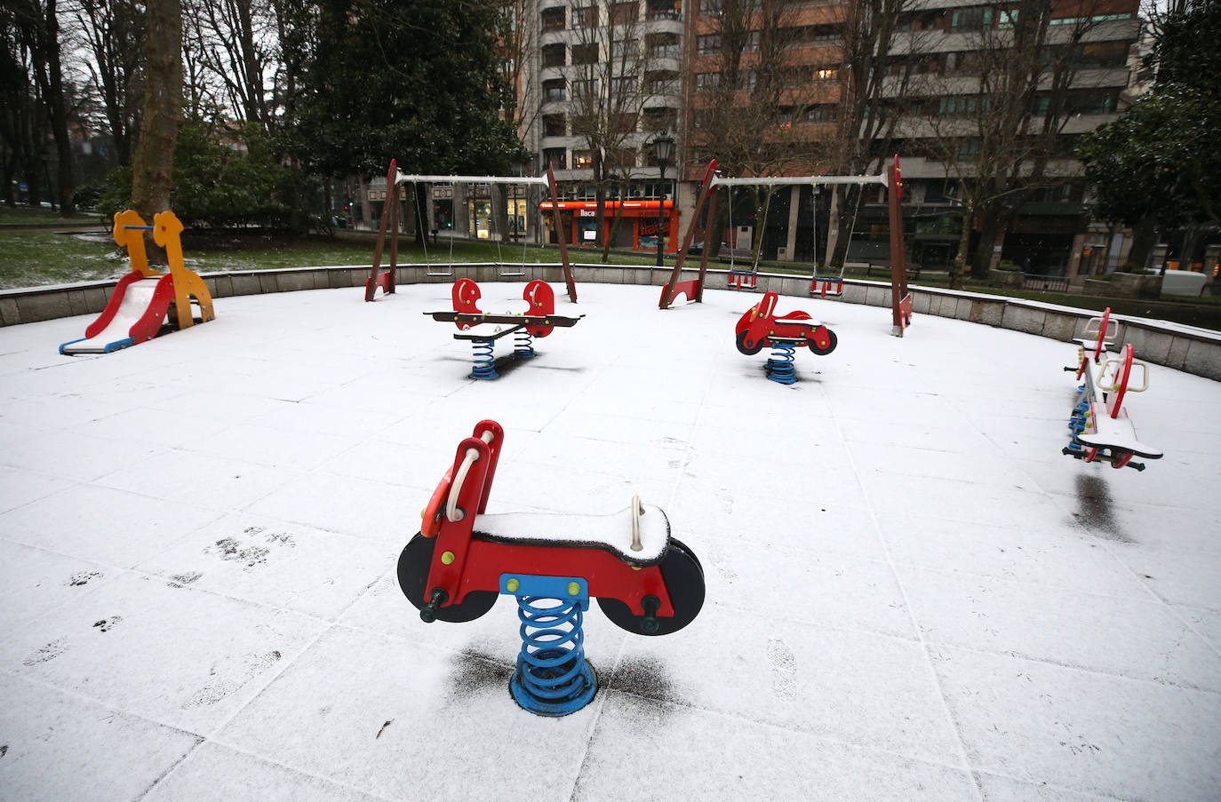La borrasca deja nevadas y mucho frío en la región, que permanecerá en alerta todo el fin de semana.