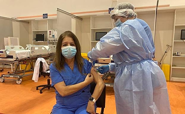 «La aceptación de la vacuna entre los sanitarios es muy elevada»