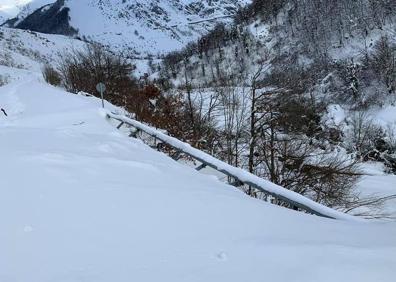 Imagen secundaria 1 - El temporal de nieve en Asturias.