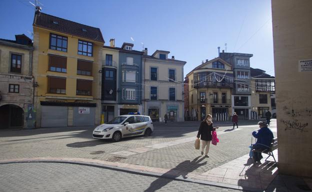 Imagen principal - Coronavirus en Asturias | Grado, desierto para frenar el avance del virus