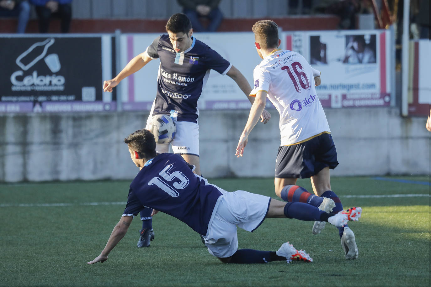 Fotos: Las mejores imágenes del partido entre el UD Gijón Industrial - CD Vallobín