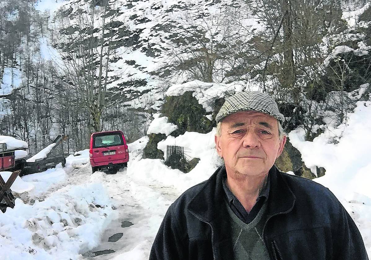 Mariano Hortal (68 años)Biamón (Ponga) «Llevo dos semanas aislado por la nieve. El virus da respeto, pero no me preocupa, es difícil que llegue aquí»