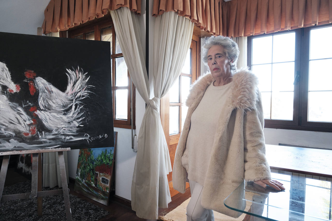 Muebles con historia. La pintora Cecilia Romero nació en la ovetense Casa del Deán Payarinos y de ella conserva enseres y objetos decorativos.