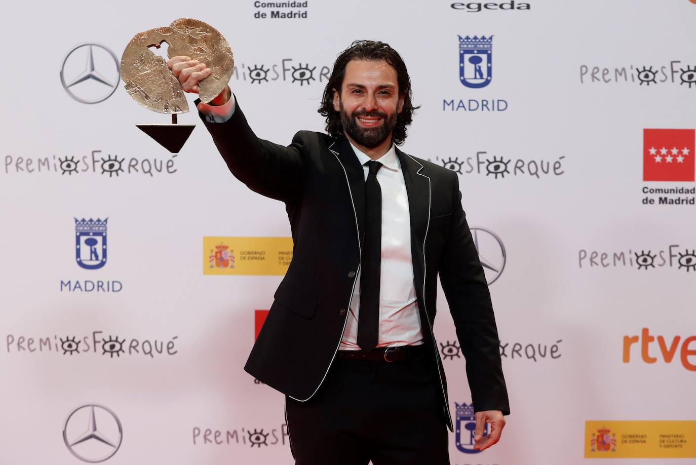 'Las niñas' y 'Antidisturbios' han sido los títulos protagonistas de la gala de los Premios Forqué, la primera gran cita del año del cine español. Fue una gala atípica, con decenas de asientos vacíos y mascarilla.