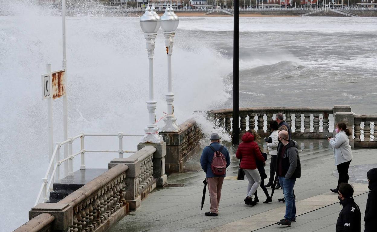 Asturias entrará en alerta amarilla y naranja por fuertes rachas de viento