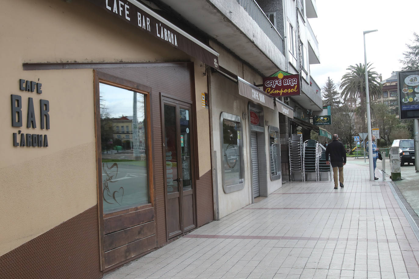 Lleno en las calles de Oviedo y en las terrazas de Mieres que contrasta con el vacío en Grado. En Gijón, la afluencia va por barrios.