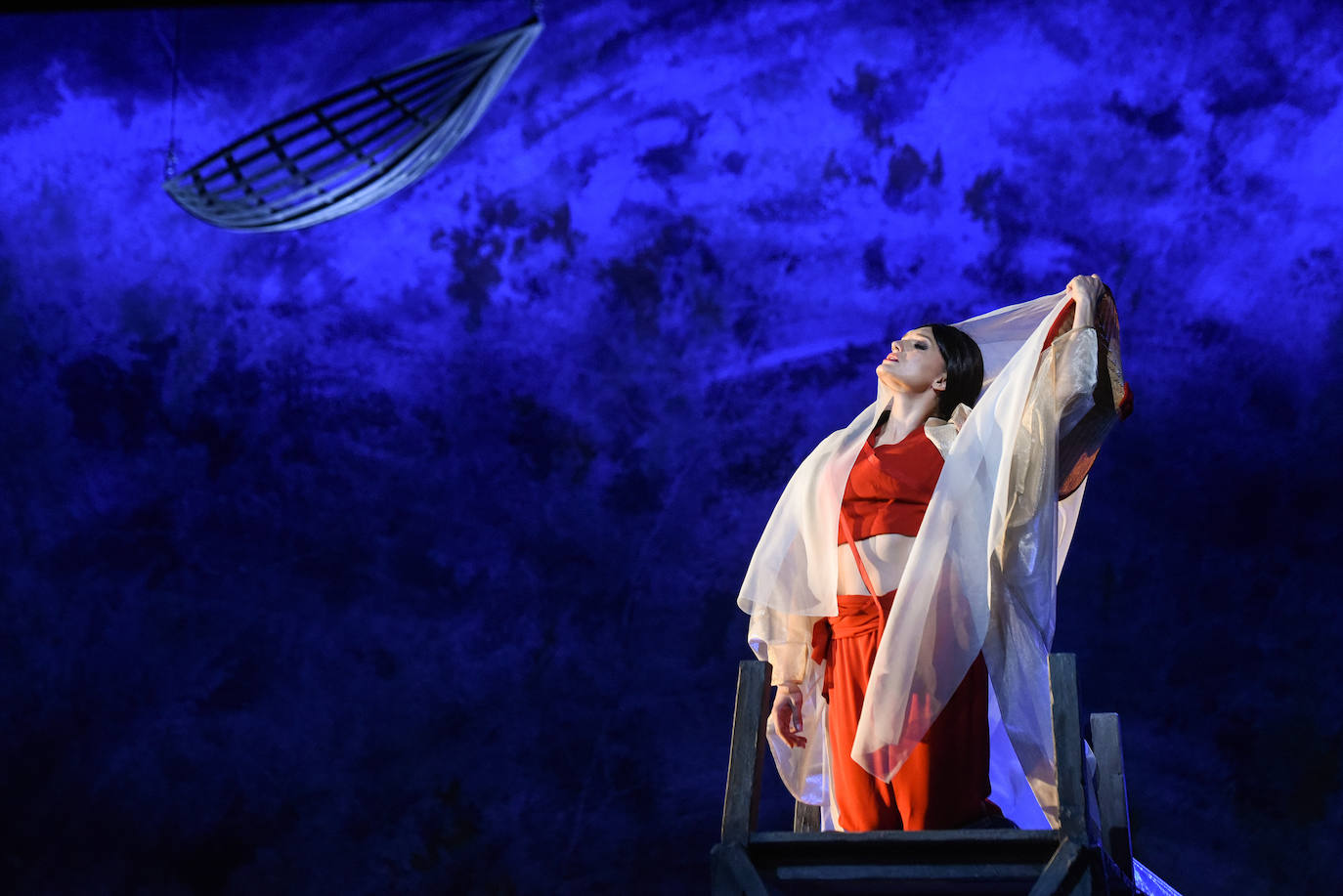 El público del Teatro Campoamor aplaude la representación de 'Los pescadores de perlas', último título de la temporada de ópera.