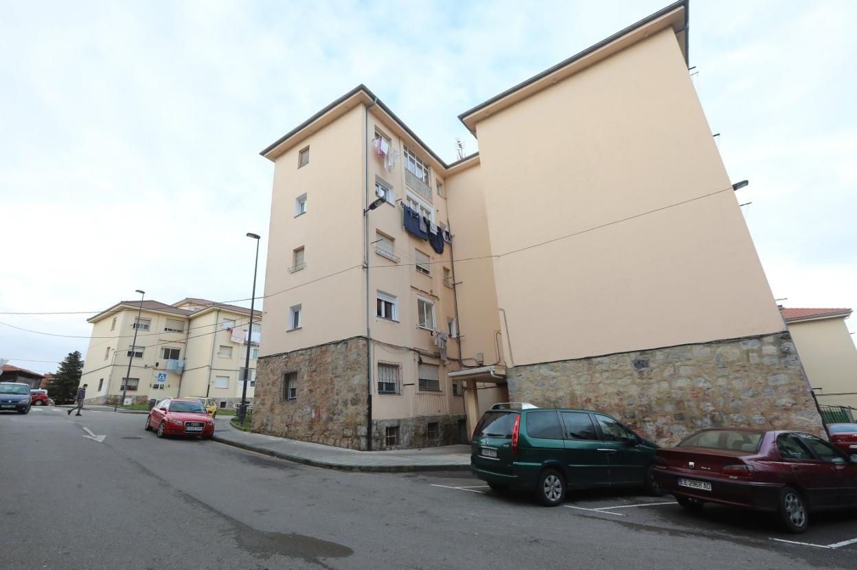 El bloque de la calle Andalucía donde se ha cerrado la vivienda. 