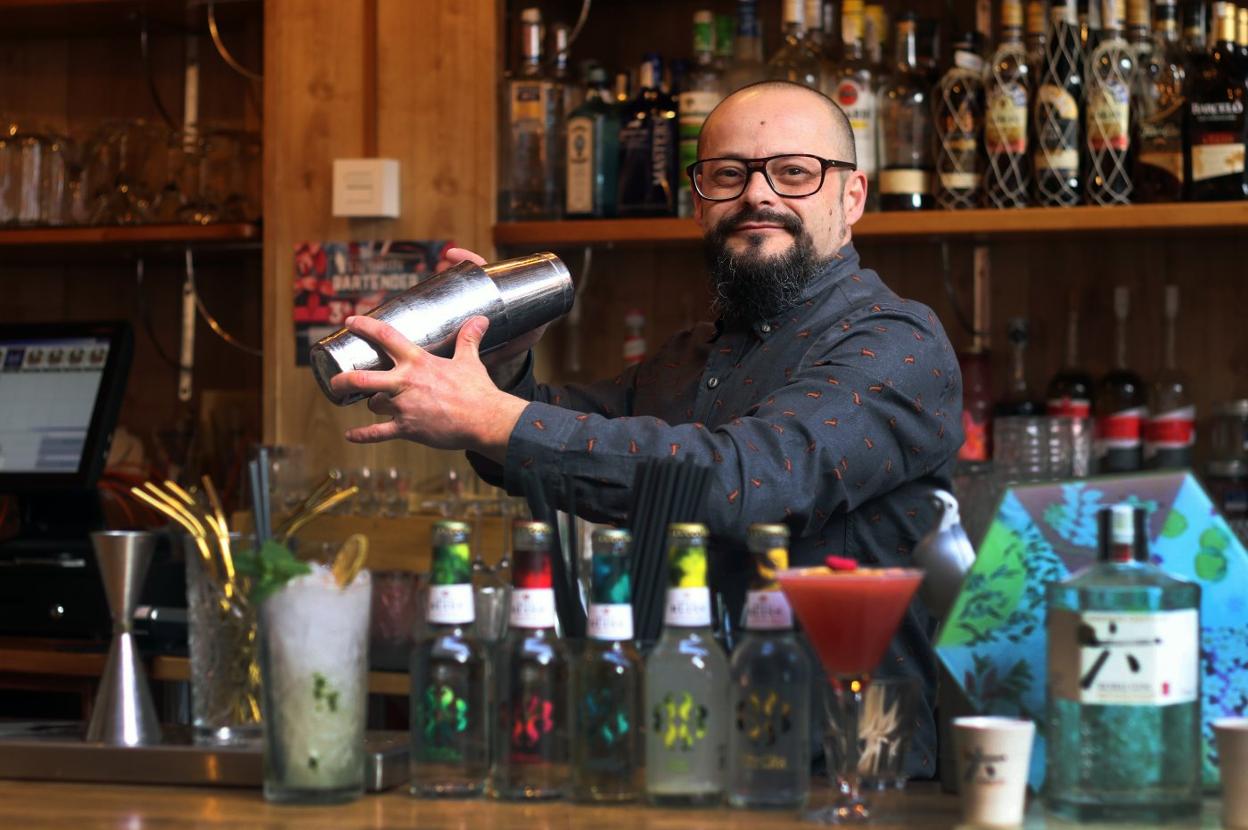 Lolo Remeseiro, una vida a pie de barra . 