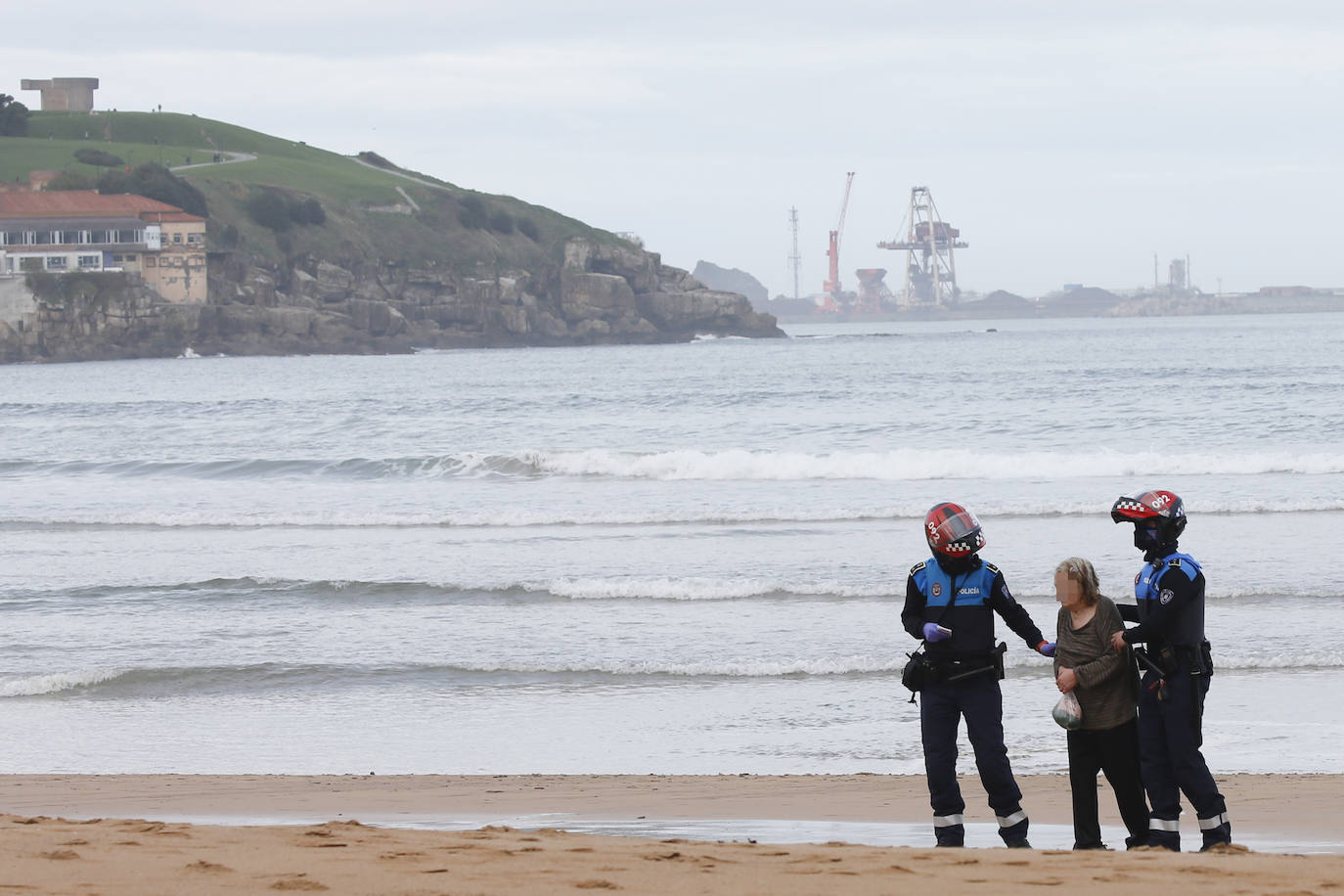 La mujer ha sido trasladada a la unidad de Psiquiatría del Hospital de Jove