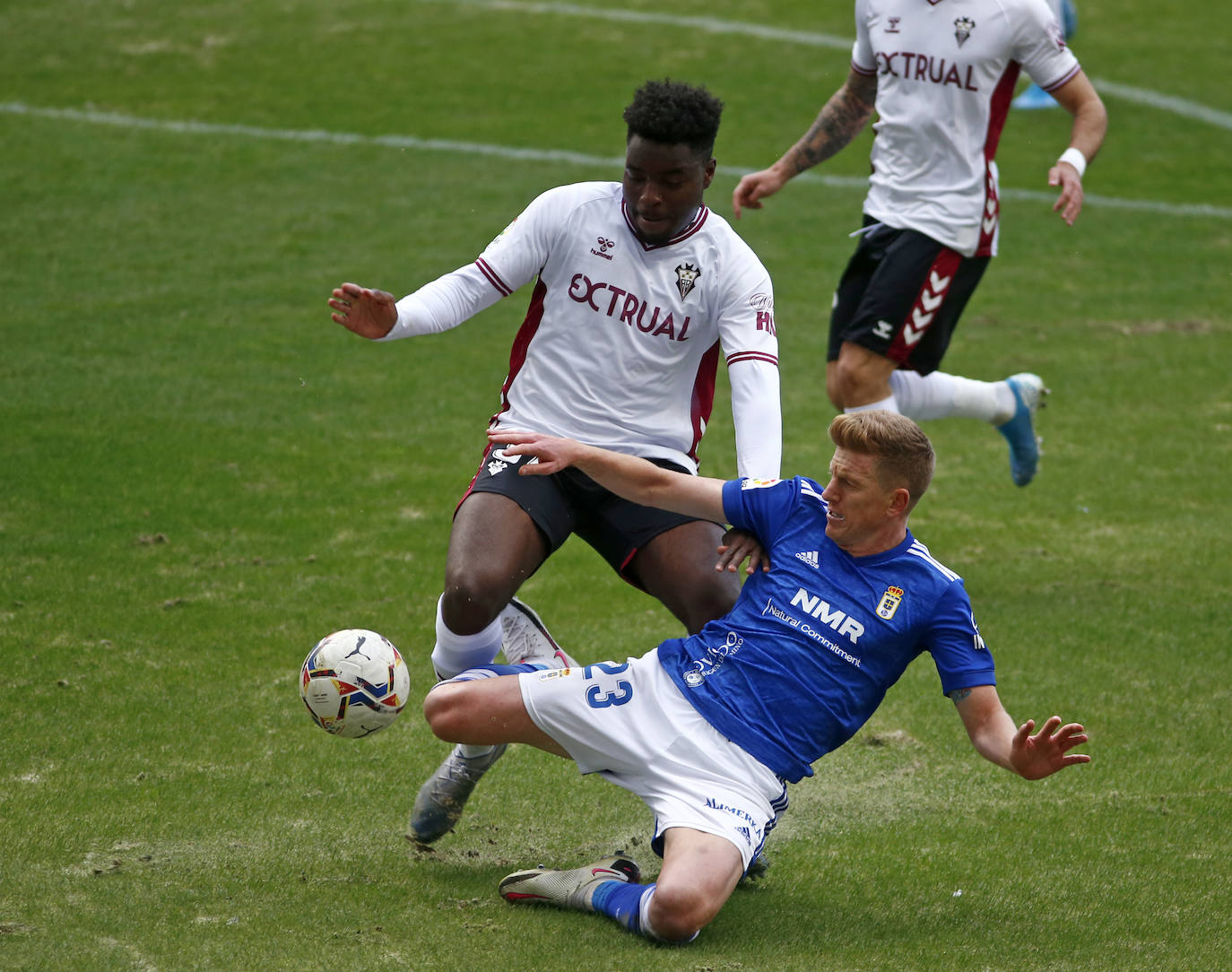 El partido entre el Real Oviedo y el Albacete en el Tartiere, que se saldó con victoria manchega, en imágenes.