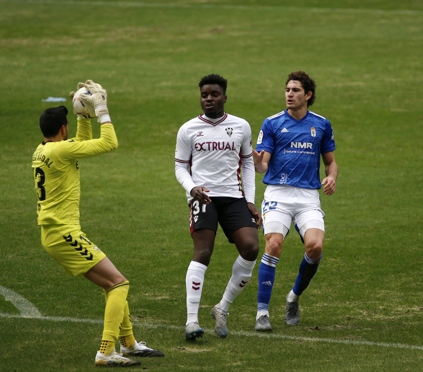 El partido entre el Real Oviedo y el Albacete en el Tartiere, que se saldó con victoria manchega, en imágenes.
