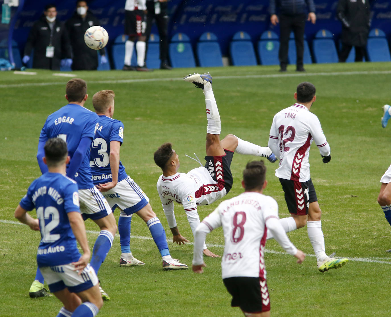 El partido entre el Real Oviedo y el Albacete en el Tartiere, que se saldó con victoria manchega, en imágenes.