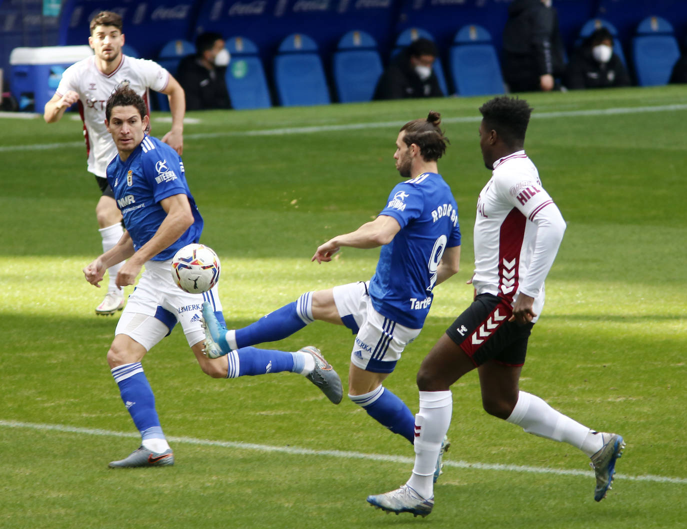 El partido entre el Real Oviedo y el Albacete en el Tartiere, que se saldó con victoria manchega, en imágenes.