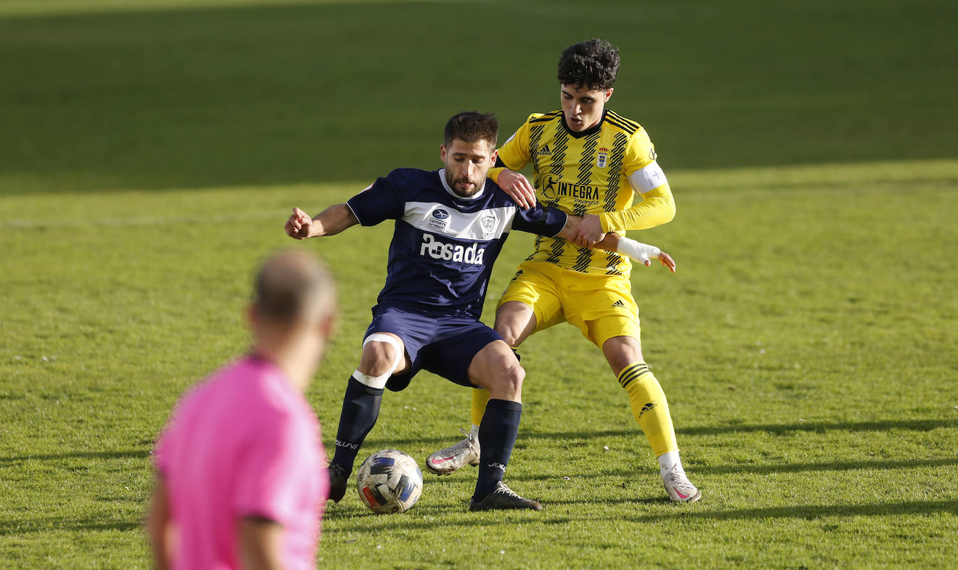 Partido disputado este domingo en Miramar entre el Marino y el filial del Oviedo.