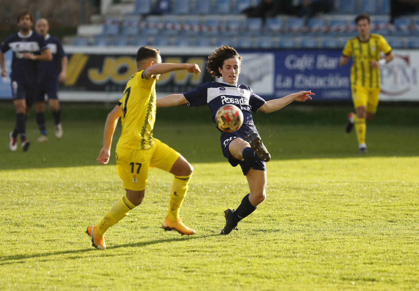 Partido disputado este domingo en Miramar entre el Marino y el filial del Oviedo.