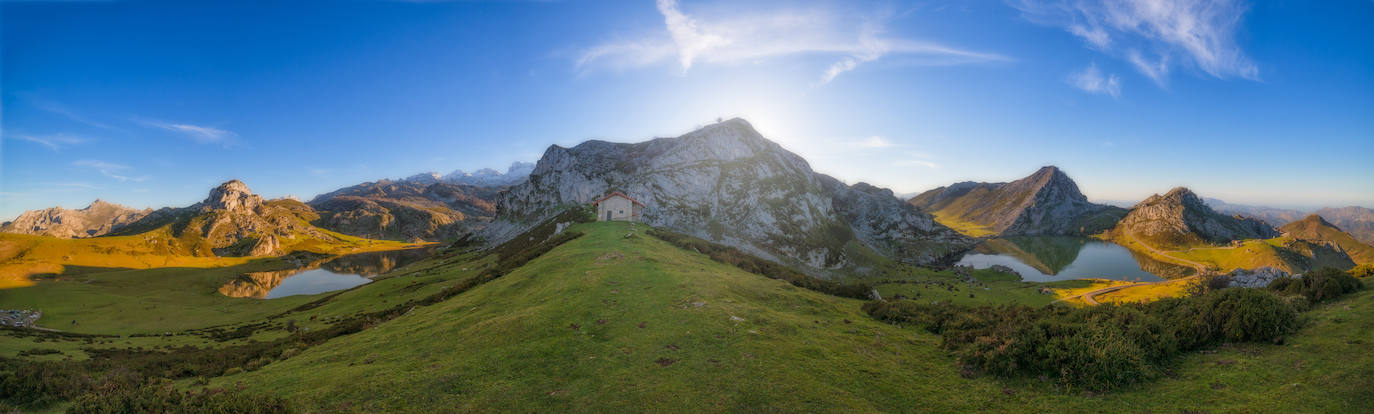 Vista de los Lagos de Covadonga desde el mirador Entrelagos.