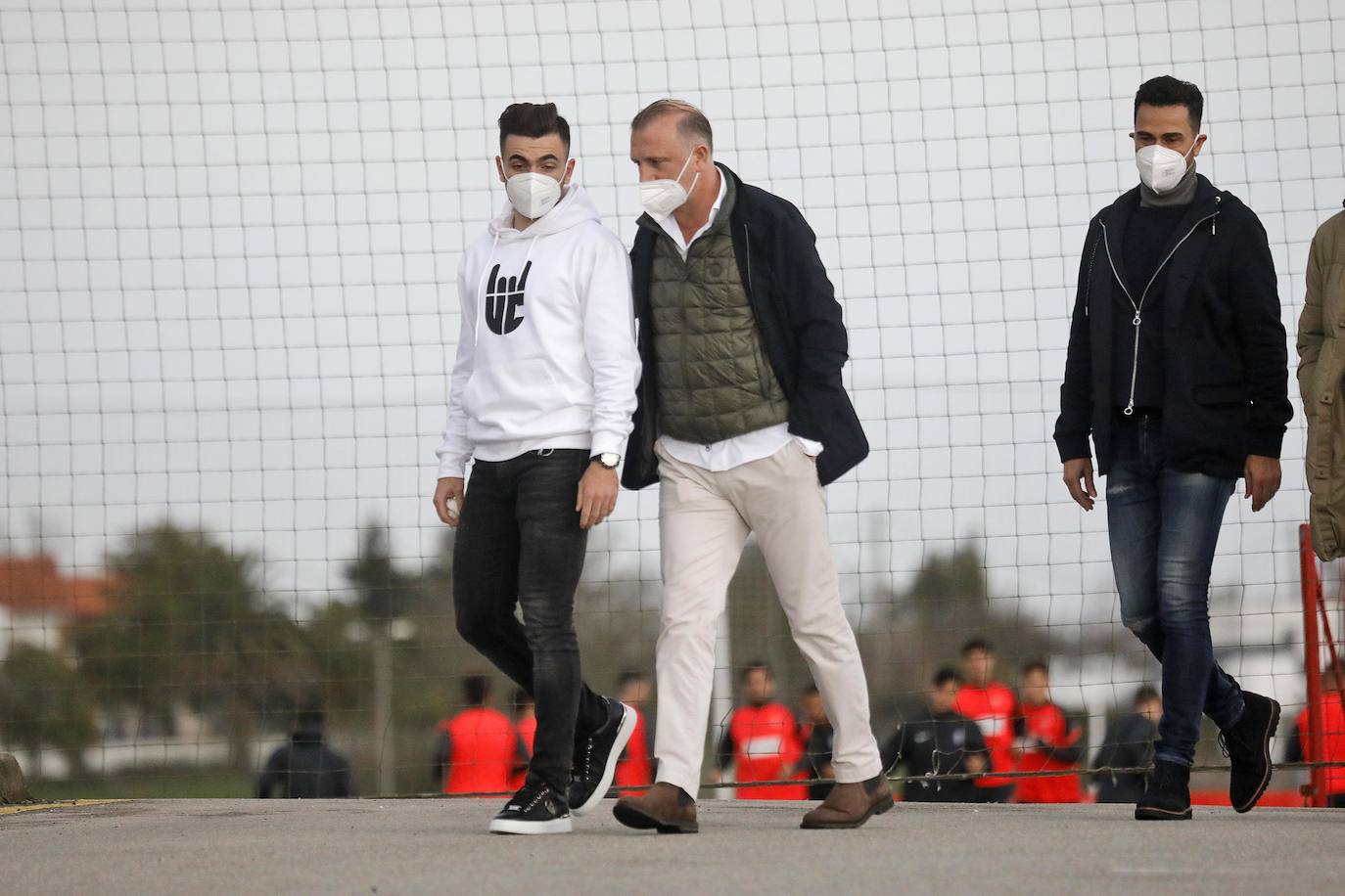 Víctor Campuzano ha llegado este martes a Gijón y ya ha podido conocer las instalaciones de Mareo. El delantero se ha mostrado «encantado» de poder jugar con el Sporting para «ayudar al equipo en lo que haga falta y a conseguir el objetivo de que el equipo suba a Primera División». 