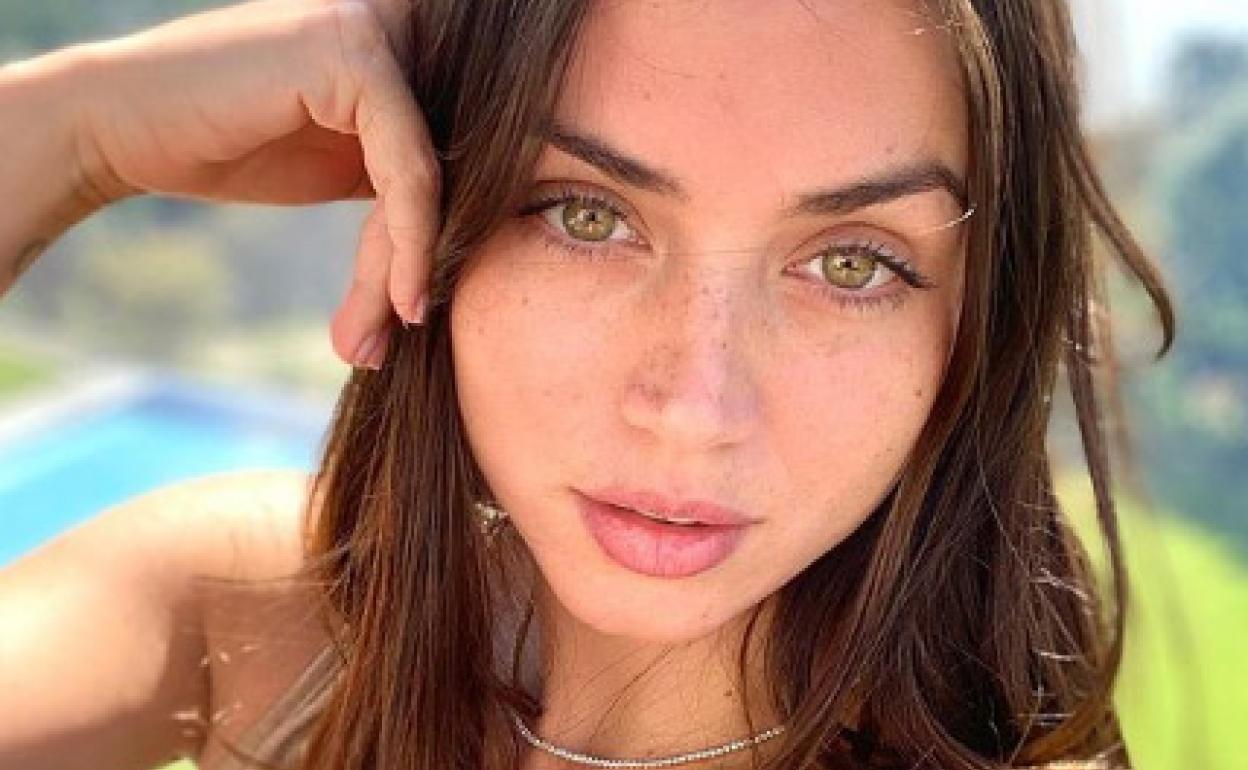 Ana de Armas adelanta el corte de pelo de inspiración francesa que será tendencia