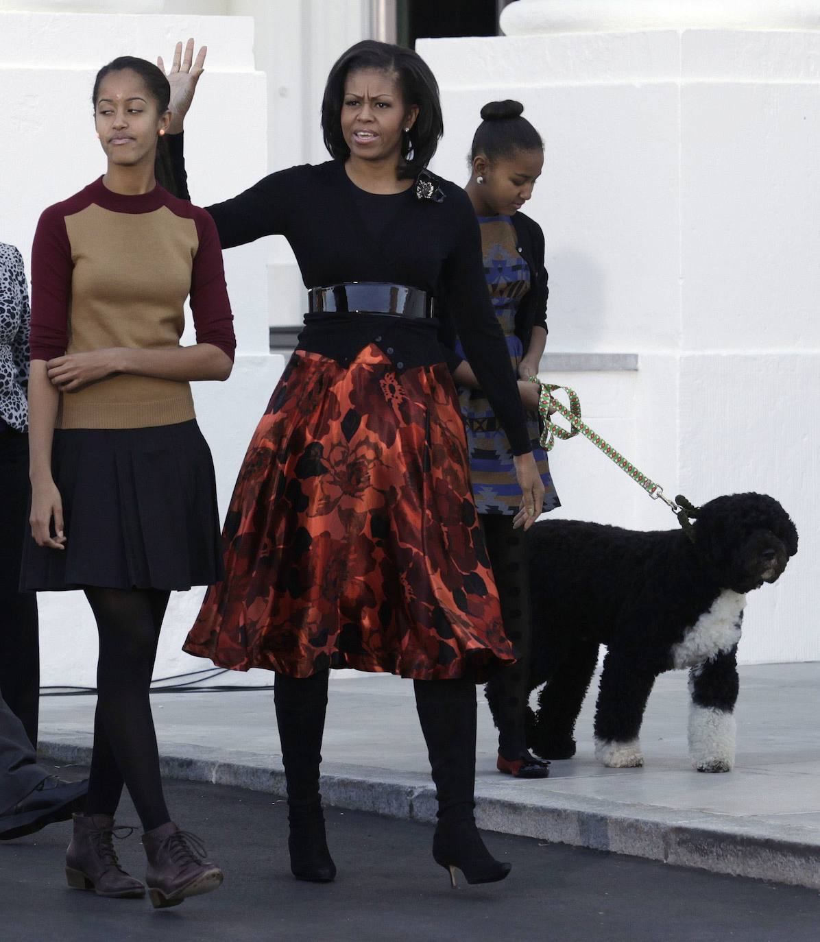 Michelle Obama, con sus hijas Malia, Sasha y la mascota de la familia, Bo, un perro de agua portugués 