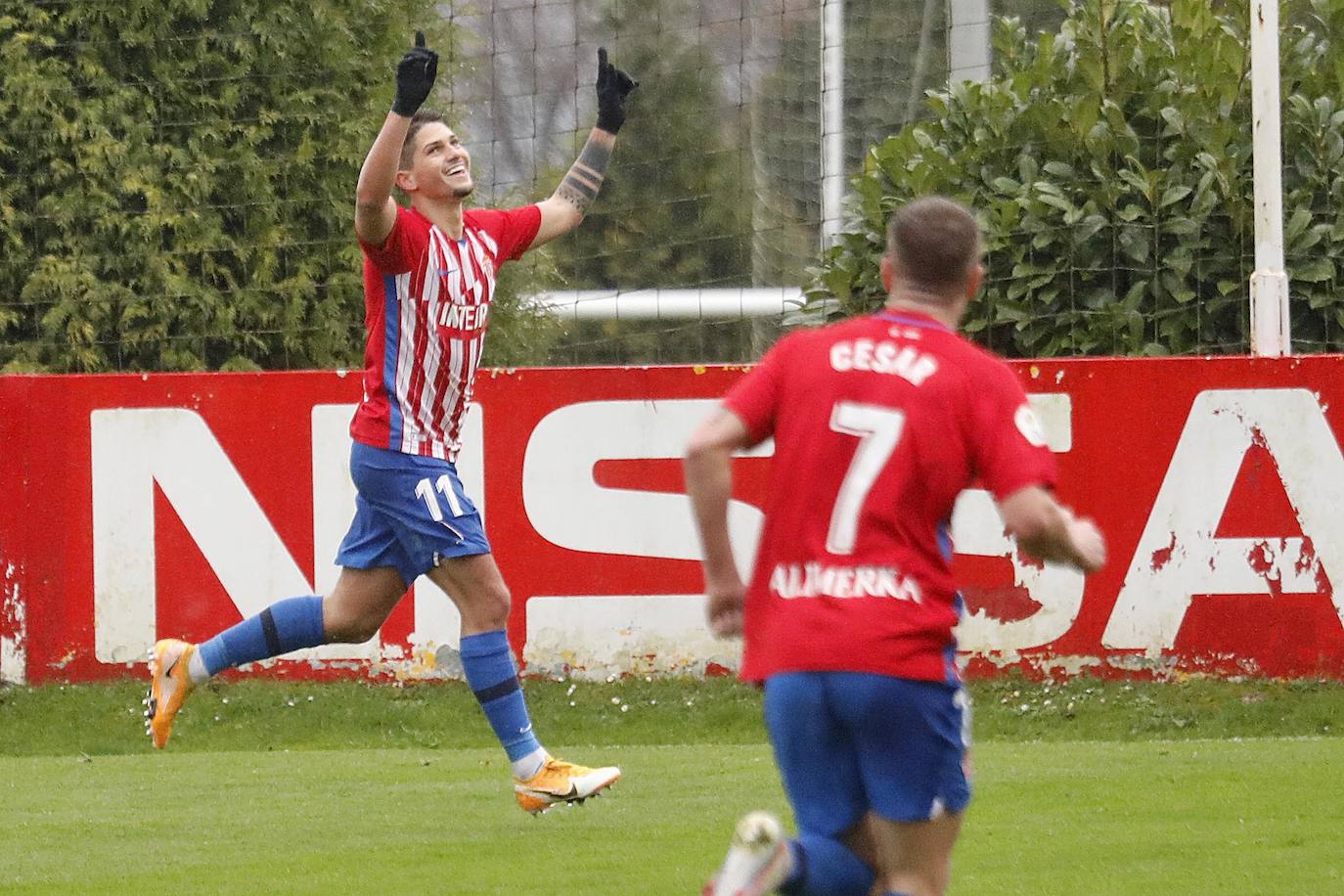 Fotos: Las imágenes del Sporting B - UP. Langreo