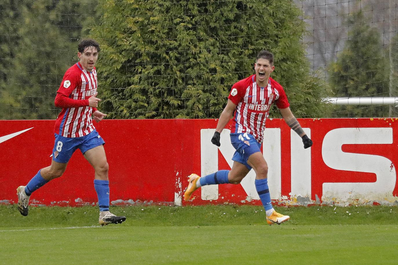 Fotos: Las imágenes del Sporting B - UP. Langreo