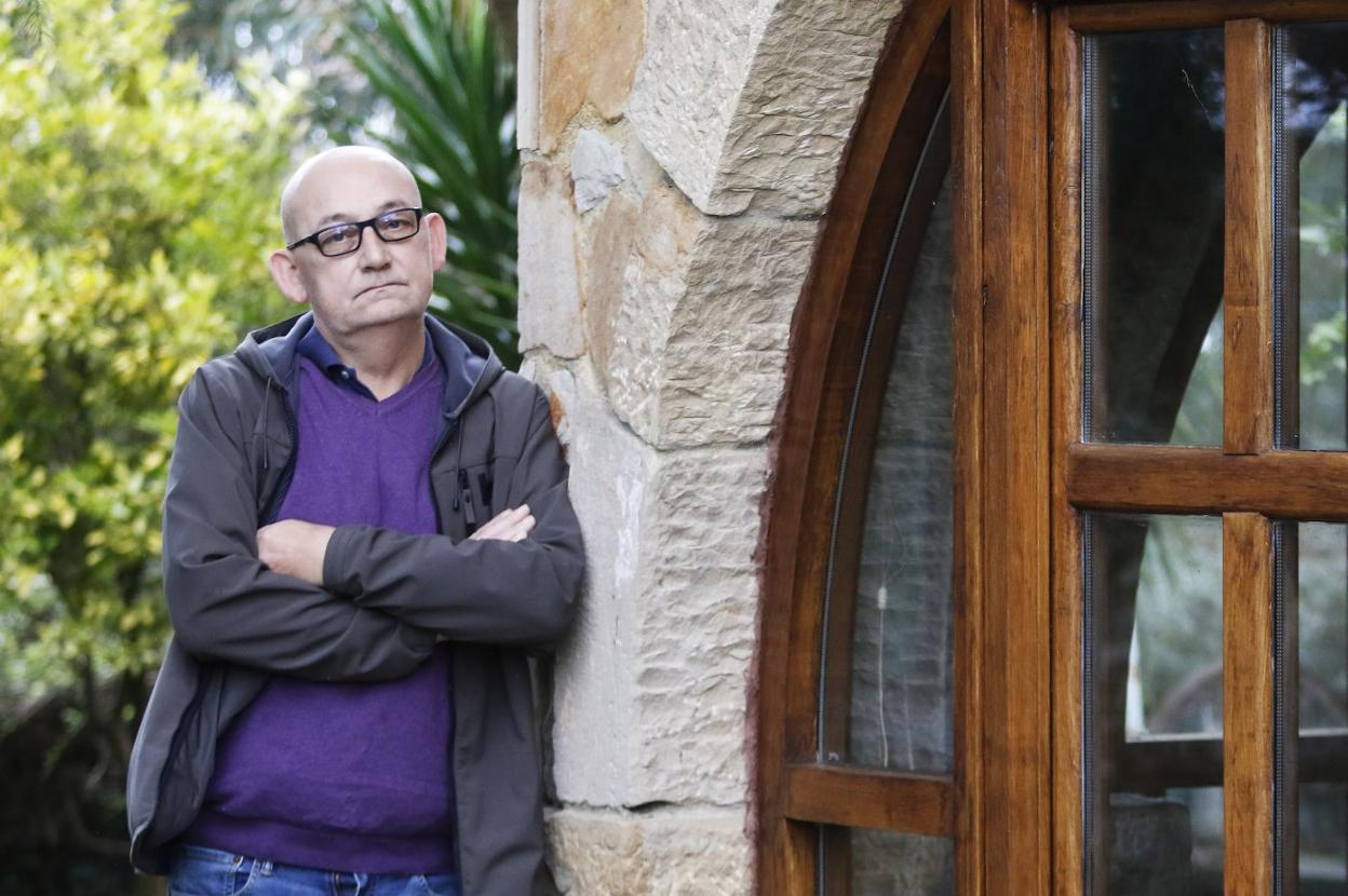 El economista Florentino Felgueroso, en su casa, en Gijón. 