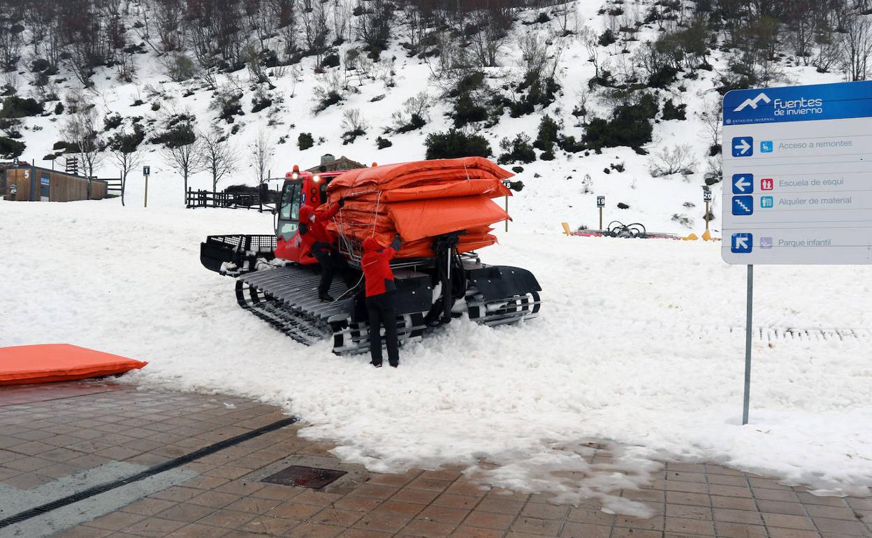 Trabajos de mantenimiento en Fuentes de Invierno el pasado mes de diciembre.