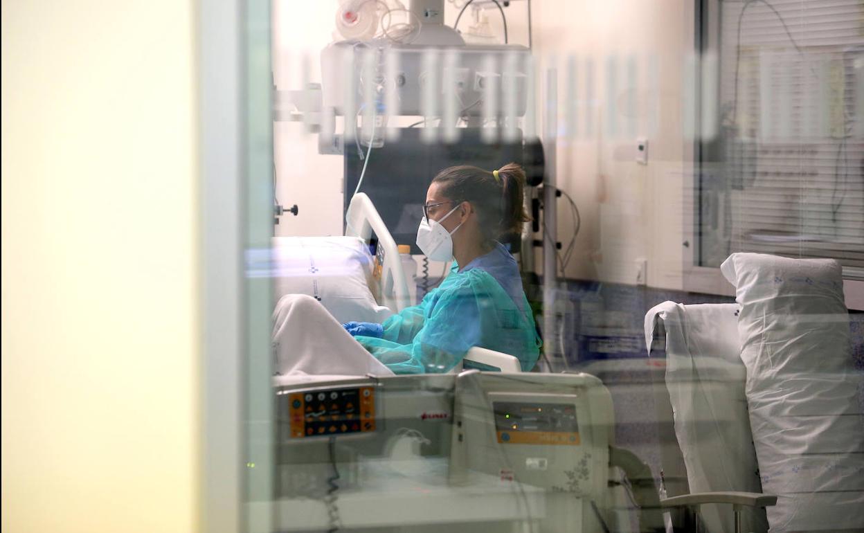 Coronavirus | Bajan los contagios pero las UCIs están llenas en Asturias