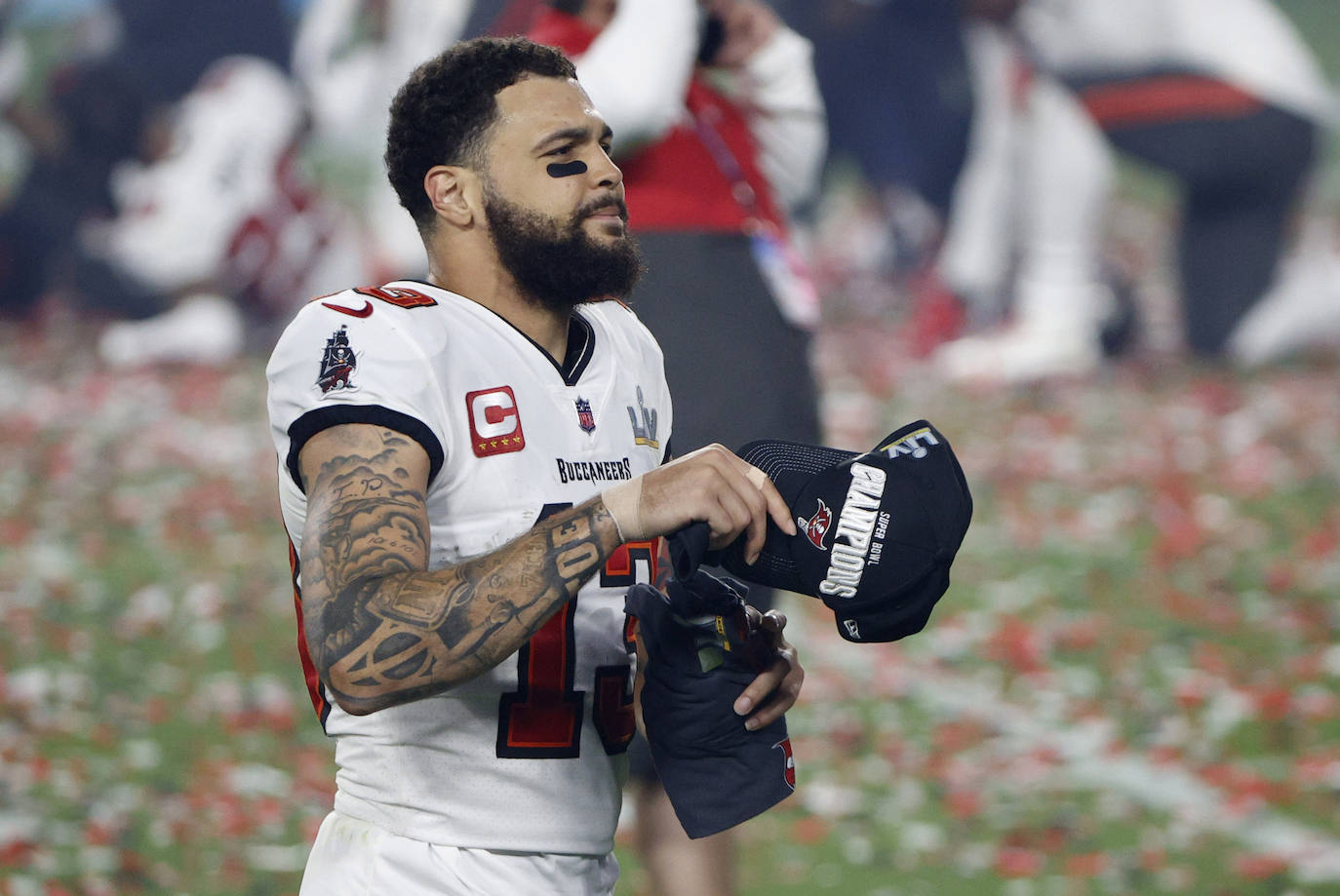 La Super Bowl de la pandemia terminó, en lo deportivo, con una aplastante y merecida victoria de los Buccaneers de Tampa sobre los Chiefs de Kansas City, por 31 a 9, que les vale a los de Florida su segundo título, 19 años después del primero | The Weeknd fue el artista canadiense encargado de protagonizar el espectáculo del intermedio