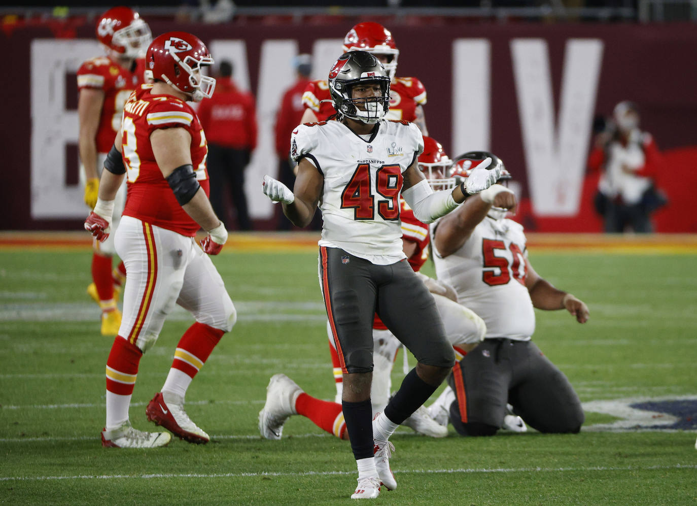 La Super Bowl de la pandemia terminó, en lo deportivo, con una aplastante y merecida victoria de los Buccaneers de Tampa sobre los Chiefs de Kansas City, por 31 a 9, que les vale a los de Florida su segundo título, 19 años después del primero | The Weeknd fue el artista canadiense encargado de protagonizar el espectáculo del intermedio