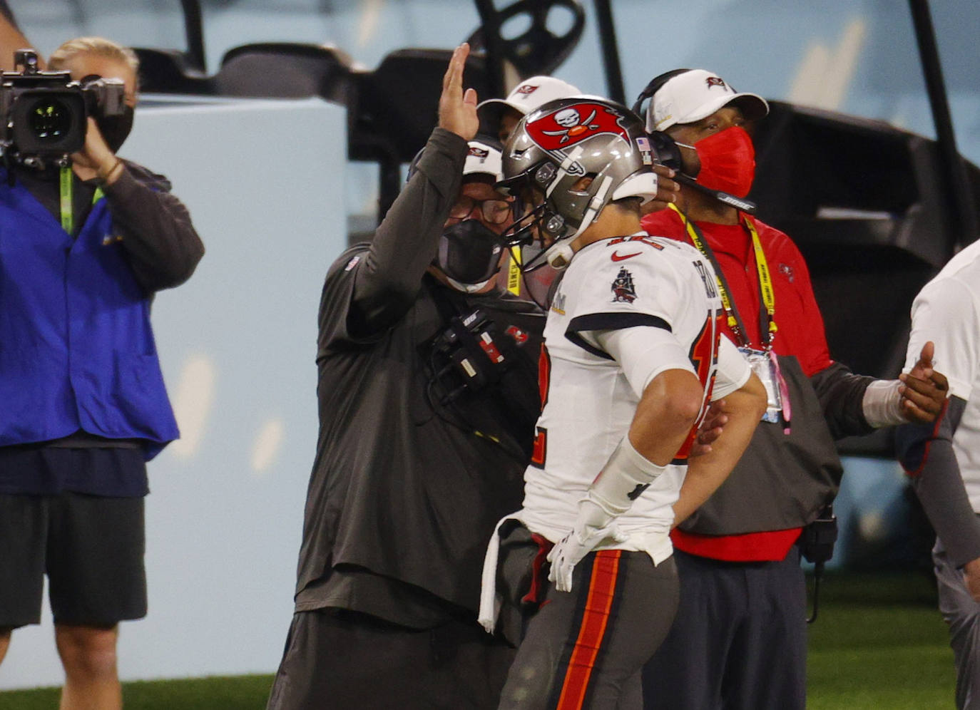 La Super Bowl de la pandemia terminó, en lo deportivo, con una aplastante y merecida victoria de los Buccaneers de Tampa sobre los Chiefs de Kansas City, por 31 a 9, que les vale a los de Florida su segundo título, 19 años después del primero | The Weeknd fue el artista canadiense encargado de protagonizar el espectáculo del intermedio