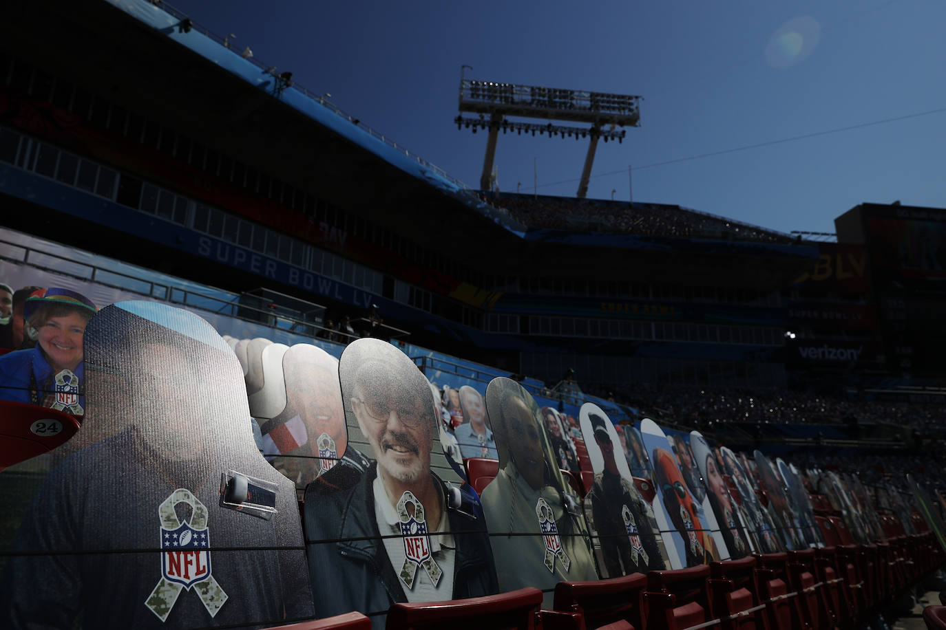 La Super Bowl de la pandemia terminó, en lo deportivo, con una aplastante y merecida victoria de los Buccaneers de Tampa sobre los Chiefs de Kansas City, por 31 a 9, que les vale a los de Florida su segundo título, 19 años después del primero | The Weeknd fue el artista canadiense encargado de protagonizar el espectáculo del intermedio