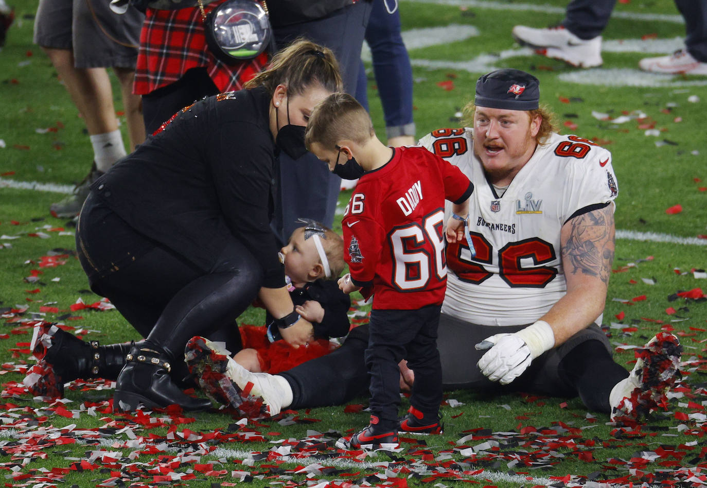 La Super Bowl de la pandemia terminó, en lo deportivo, con una aplastante y merecida victoria de los Buccaneers de Tampa sobre los Chiefs de Kansas City, por 31 a 9, que les vale a los de Florida su segundo título, 19 años después del primero | The Weeknd fue el artista canadiense encargado de protagonizar el espectáculo del intermedio