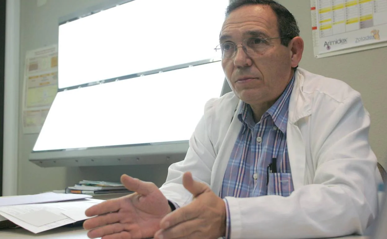 José Manuel Gracia, en su etapa como jefe de Oncología Médica del Hospital de Cabueñes.