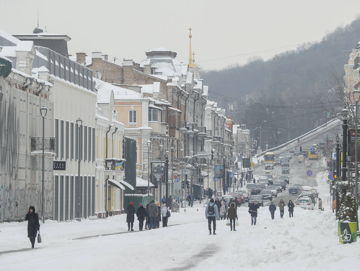 La nieve se ha dejado notar en los últimos días en distintos países como Alemania, Holanda o Estados Unidos. Las condiciones climatológicas, además de dejar unas imágenes llamativas, también han provocado alteraciones en la vida de sus ciudadanos.