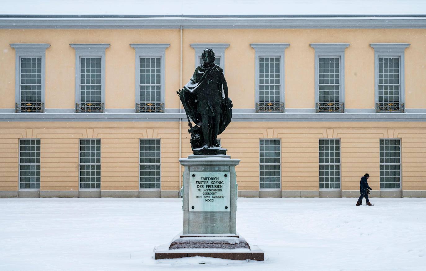 La nieve se ha dejado notar en los últimos días en distintos países como Alemania, Holanda o Estados Unidos. Las condiciones climatológicas, además de dejar unas imágenes llamativas, también han provocado alteraciones en la vida de sus ciudadanos.