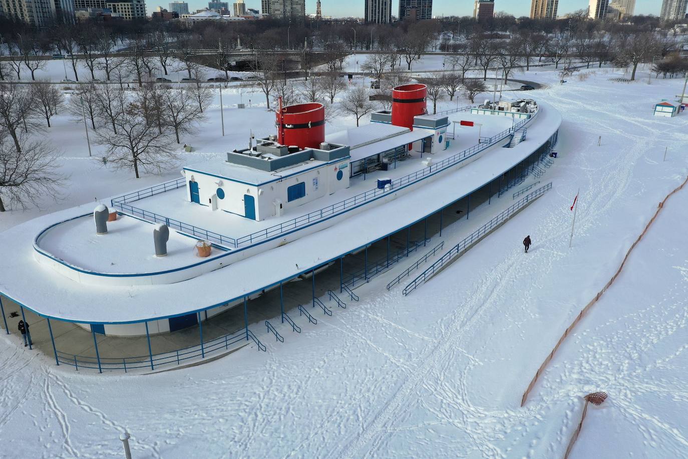 La nieve se ha dejado notar en los últimos días en distintos países como Alemania, Holanda o Estados Unidos. Las condiciones climatológicas, además de dejar unas imágenes llamativas, también han provocado alteraciones en la vida de sus ciudadanos.