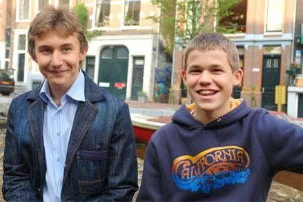 Imagen principal - Arriba, Serguéi Kariakin, récordman mundial de precocidad / Abajo, Serguéi Kariakin y Magnus Carlsen, dos niños muy especiales.